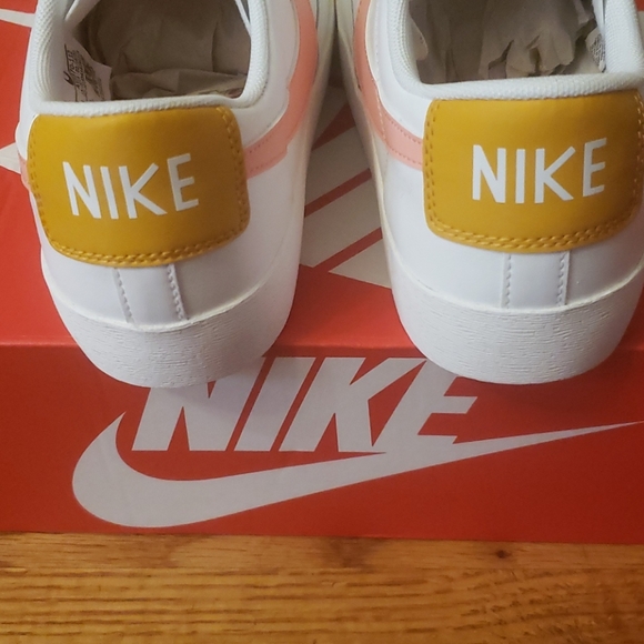 Nike Blazer Low Sneaker Size-9 (NWT) - Picture 3 of 5